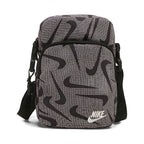 Bolsa Nike shoulder swoosh blackout